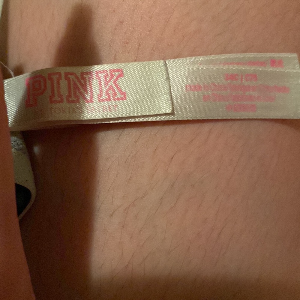 Pink bras - Picture 3 of 6